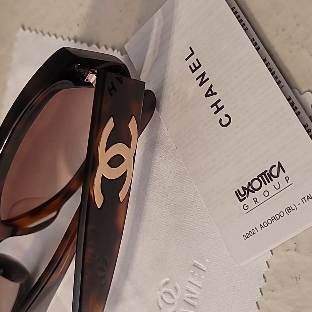 CHANEL Tortoise Shell Sunglasses with Brown Gradient Lenses - Picture 8 of 8